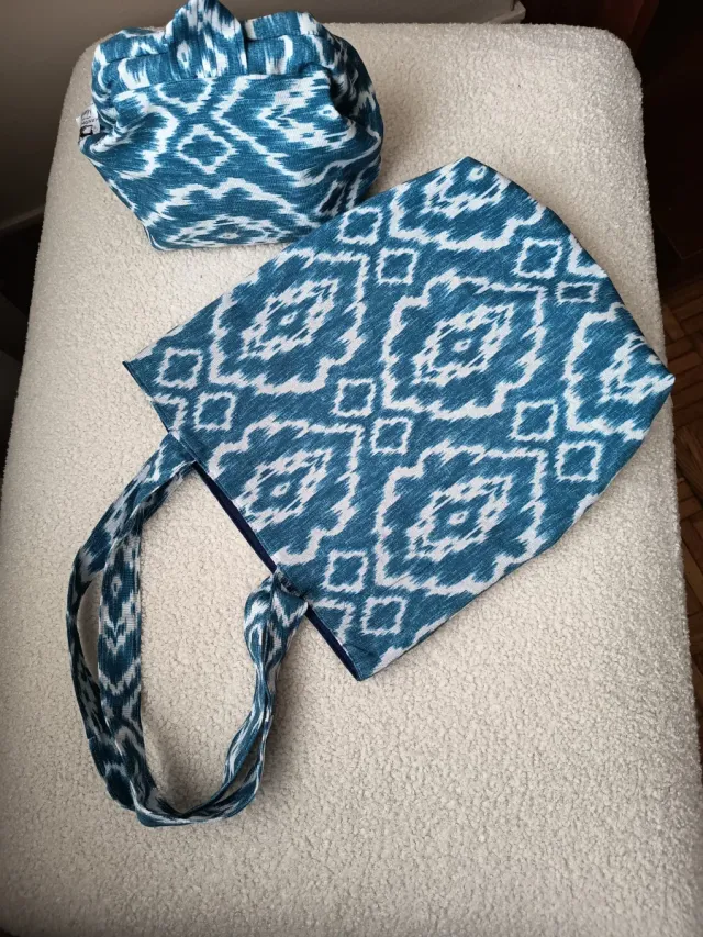 Bolsa y neceser verde acolchado