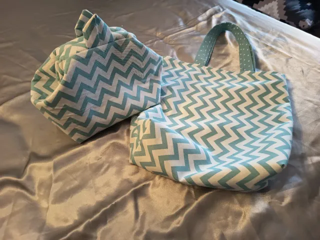 Bolsa y neceser verde acolchado