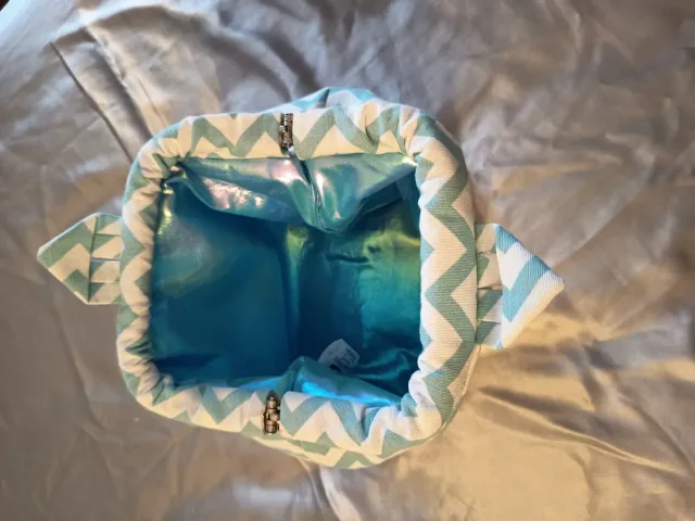 Bolsa y neceser verde acolchado