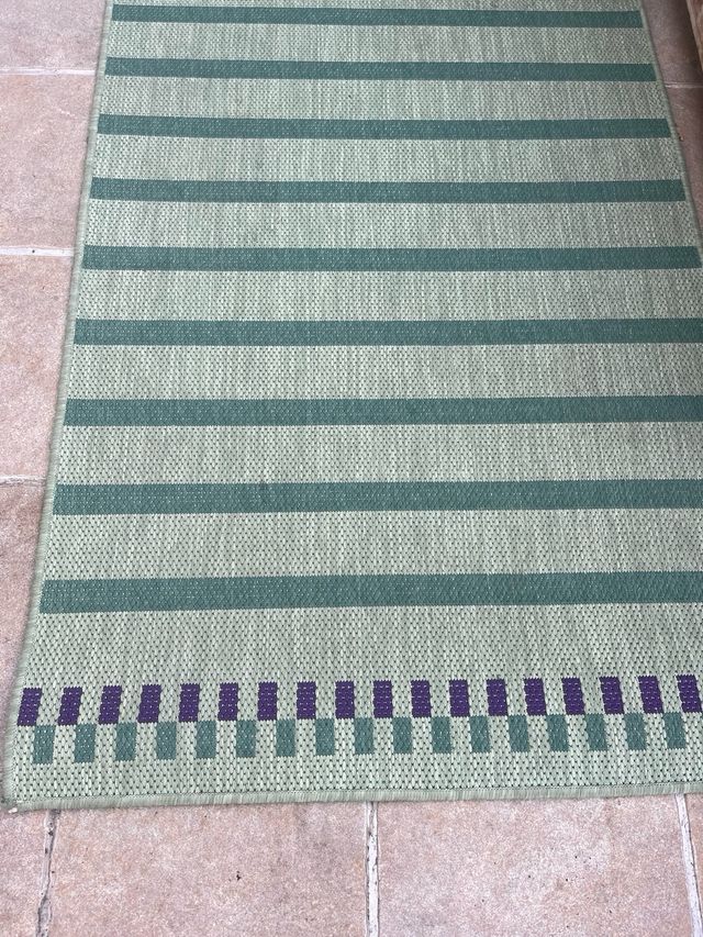 Alfombra exterior Ikea verde y morado