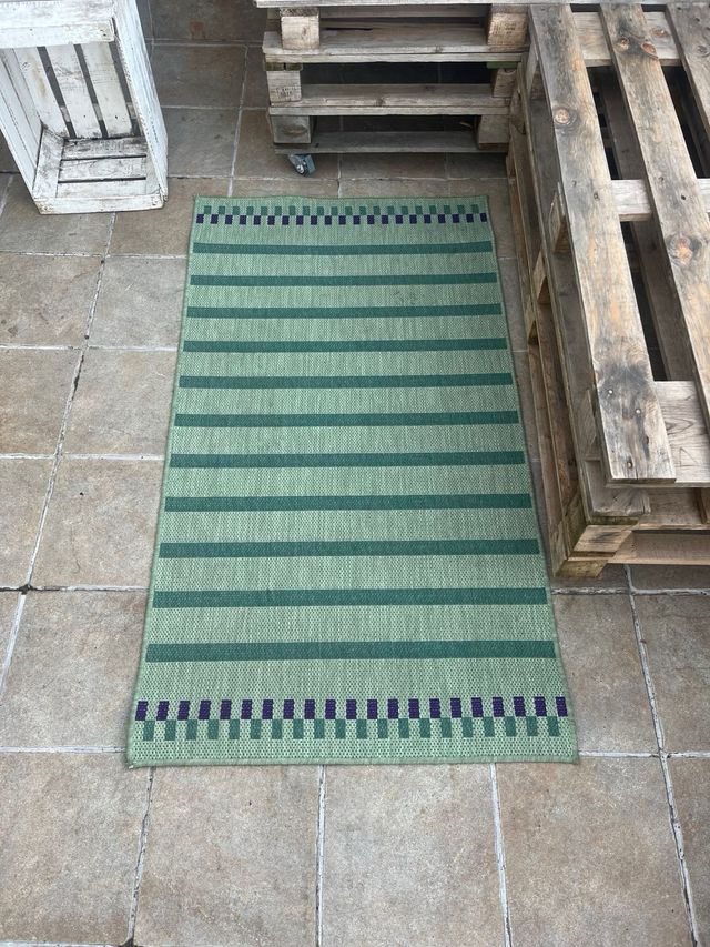Alfombra exterior Ikea verde y morado