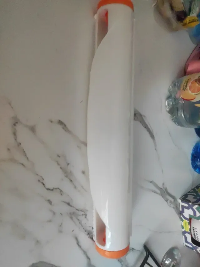 Portarrollos de cocina blanco y naranja