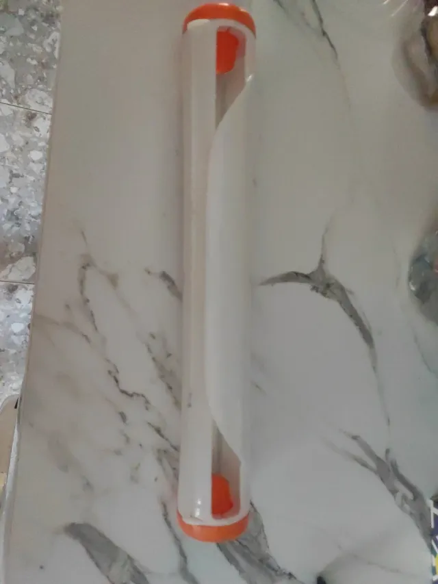 Portarrollos de cocina blanco y naranja