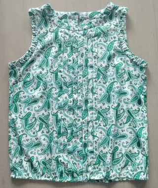 Blusa Sfera verde y blanca estampada. Talla 42/44.