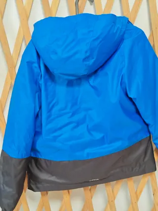 Chaqueta de nieve Decathlon Wedze azul y negra tal