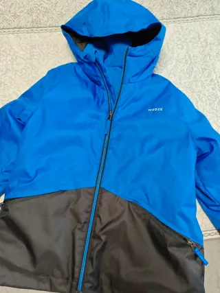 Chaqueta de nieve Decathlon Wedze azul y negra tal