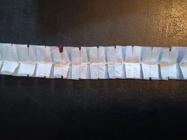 Cinta blanca plisada