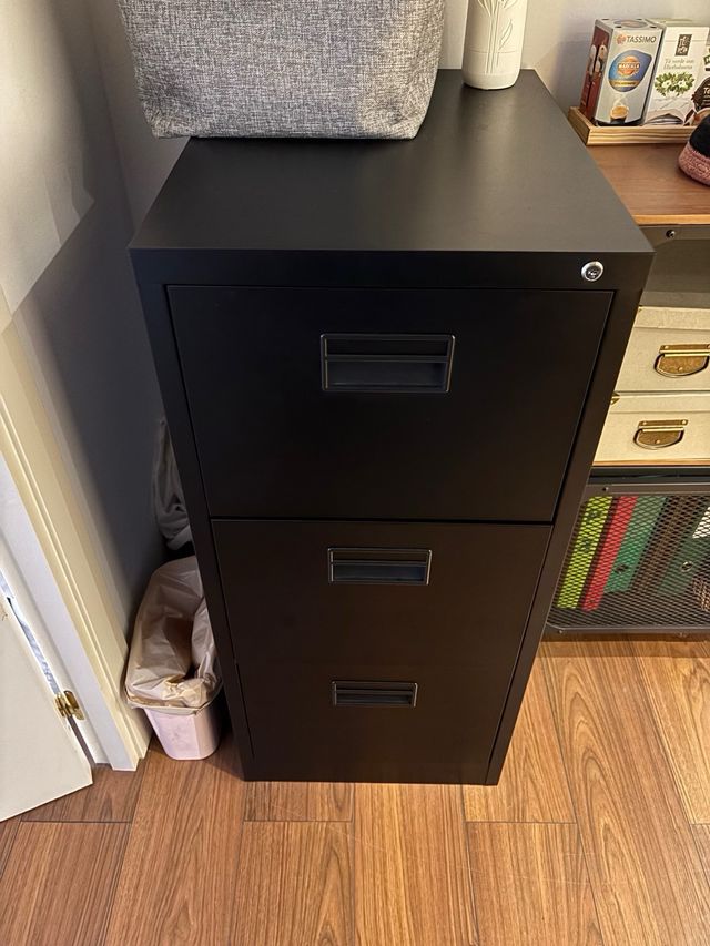 Mobile archivio metallico nero con serratura