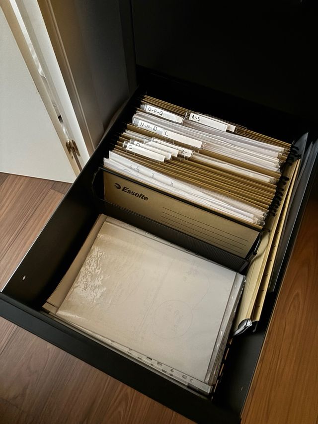 Mobile archivio metallico nero con serratura