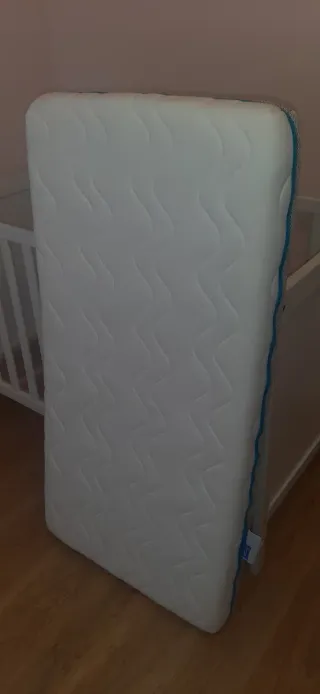 Cuna y colchón