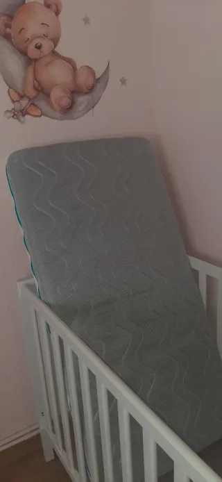Cuna y colchón