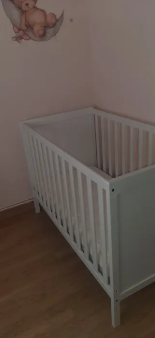 Cuna y colchón