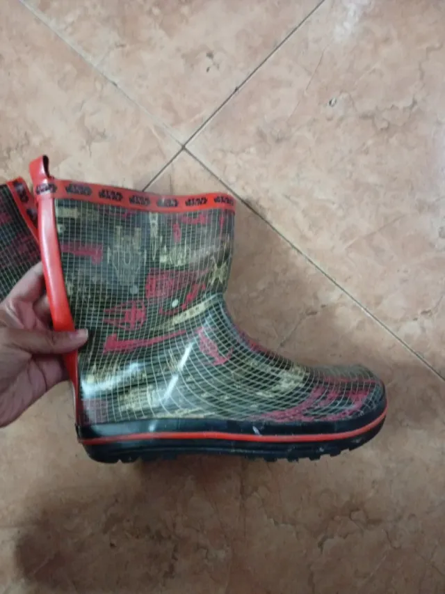 Botas de agua niño talla 33-35