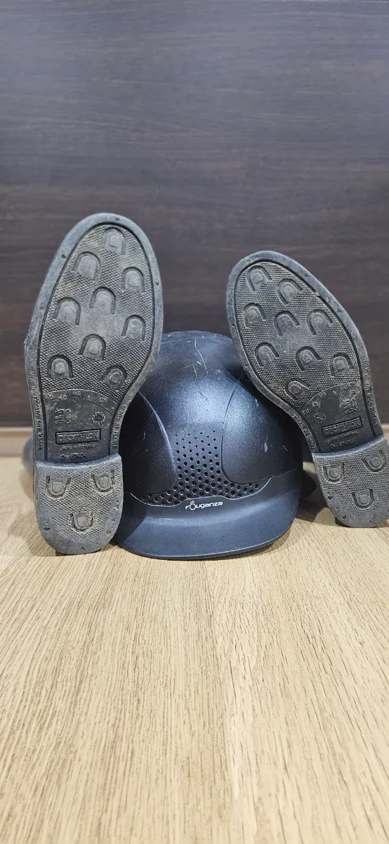 Botas y casco de equitación