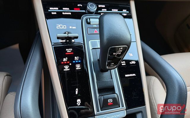 PORSCHE Cayenne EHybrid Platinum Edition