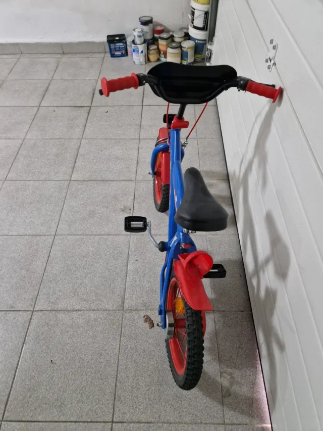 Bicicleta Spiderman niño azul y roja de 14pulgadas