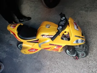 Moto correpasillos grande amarilla