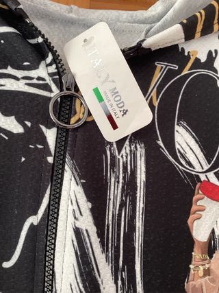 Chaqueta con estampado abstracto, con etiqueta .