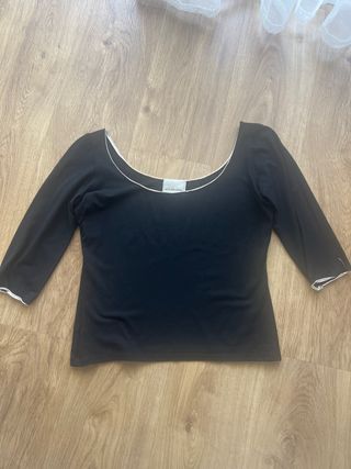 Camiseta Menchen Tomas negra ribetes beige