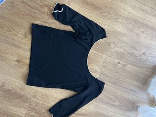 Camiseta Menchen Tomas negra ribetes beige