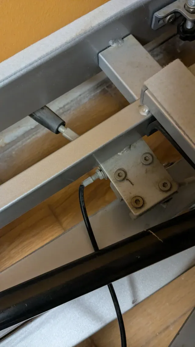 Mesa plegable y regulable en altura