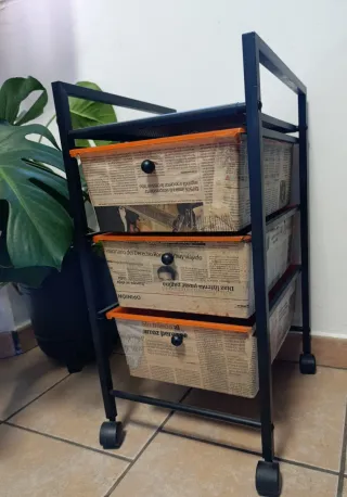 Carrello organizzatore con 3 cassetti.