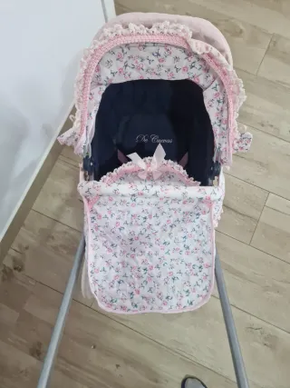 Carrito de muñecas rosa y azul