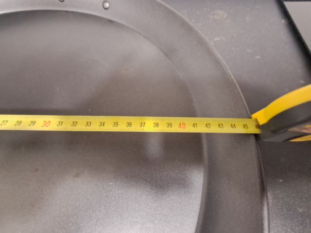 Paellera metálica negra con asas