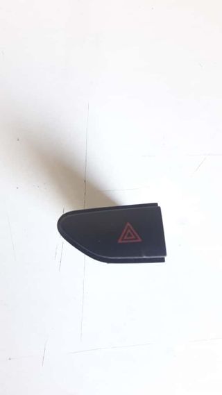 INTERRUPTOR LUCES EMERGENCIA  - DACIA DUSTER