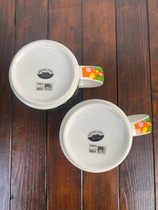 2 tazze con giraffe impilabili.