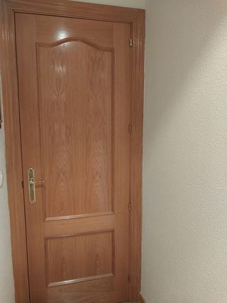 Puerta de roble maciza