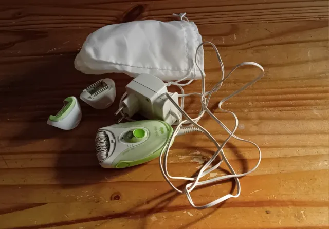 Depiladora Braun Verde y Blanca