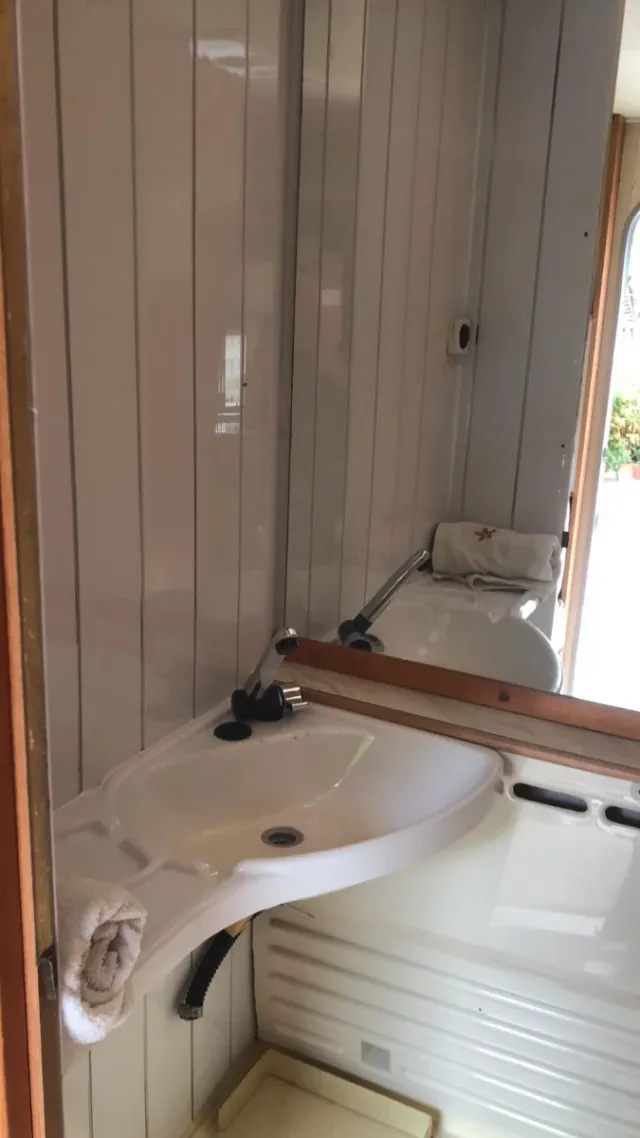 Caravana inglesa sin papel