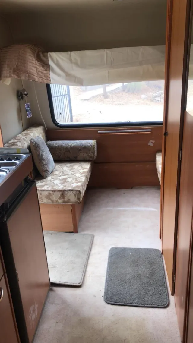 Caravana inglesa sin papel