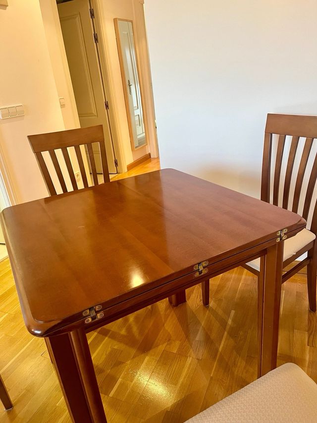 Mesa comedor extensible de maciza + 4 sillas