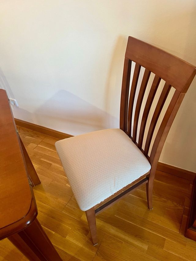 Mesa comedor extensible de maciza + 4 sillas