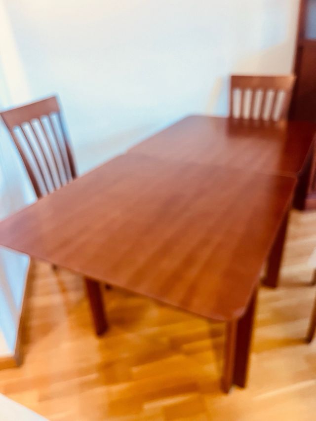 Mesa comedor extensible de maciza + 4 sillas