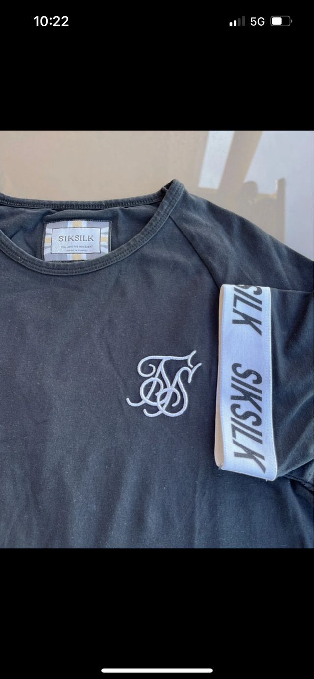 Camiseta SikSilk Negra con Logo Blanco