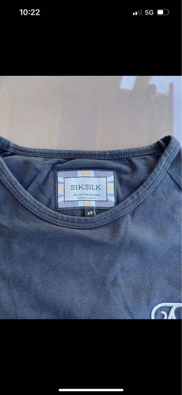 Camiseta SikSilk Negra con Logo Blanco