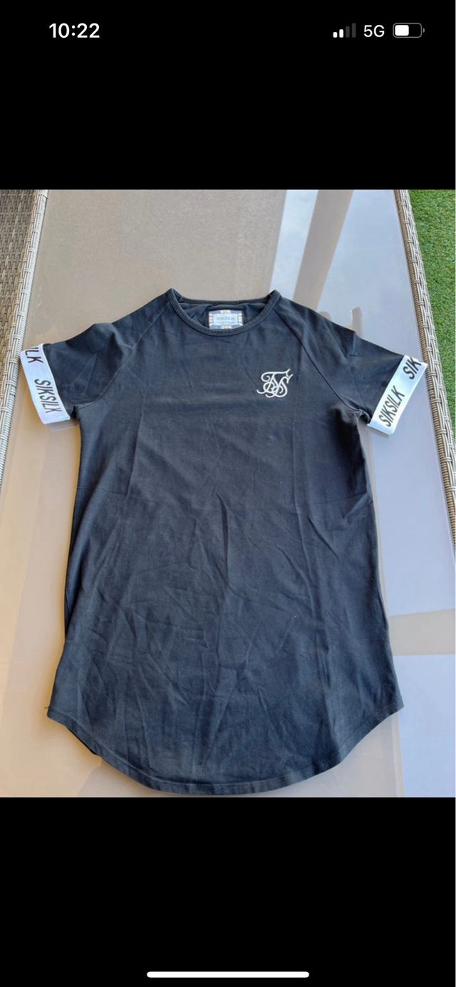 Camiseta SikSilk Negra con Logo Blanco