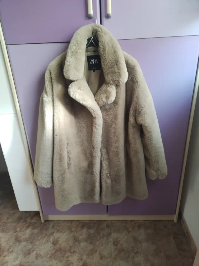 Abrigo Zara pelo suave beige Talla XL