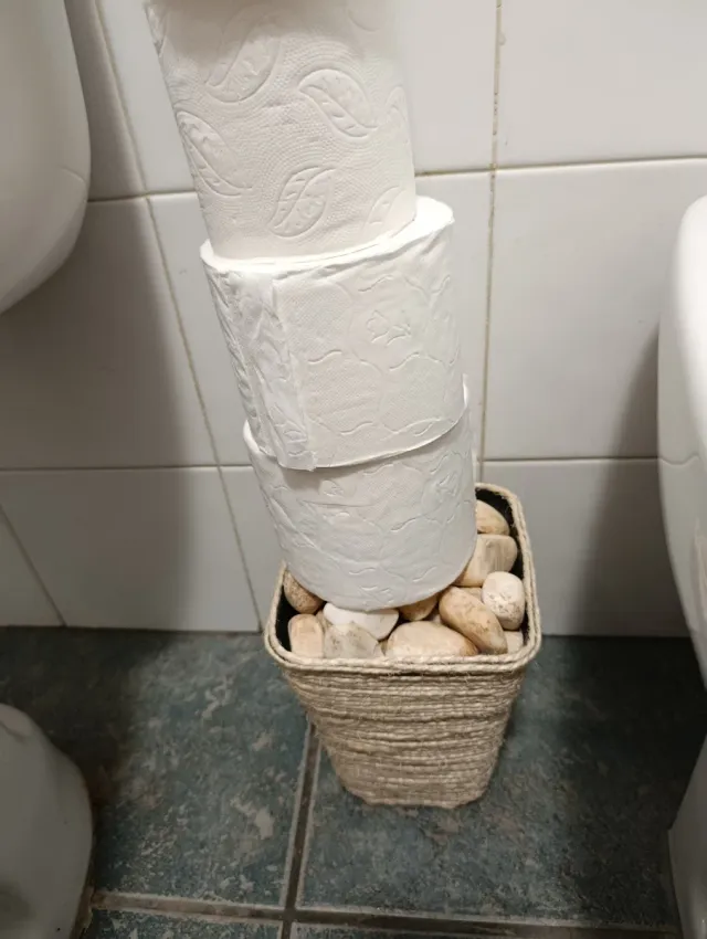 Portarrollos in iuta e pietra