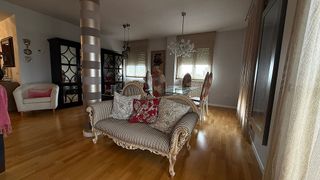 Dúplex en alquiler en Hermanos Falcó - Sepulcro Bolera en Albacete