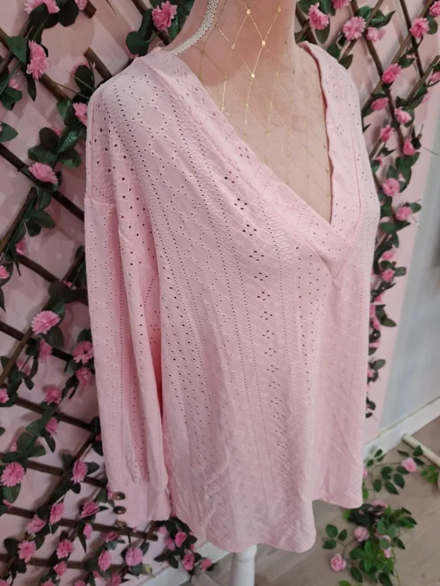 Blusa rosa de punto calado