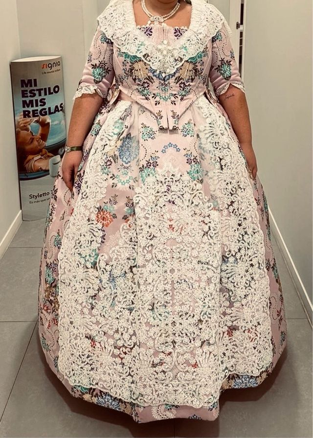 Alquiler traje fallera talla 44-46