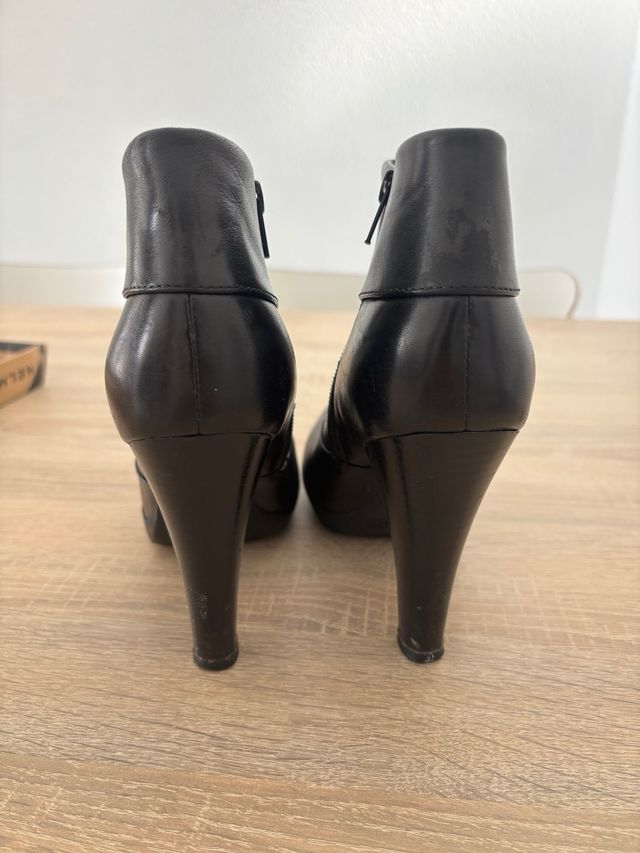 Stivaletti con tacco neri taglia 37