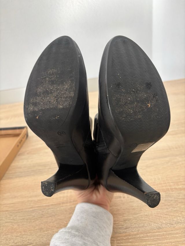 Stivaletti con tacco neri taglia 37