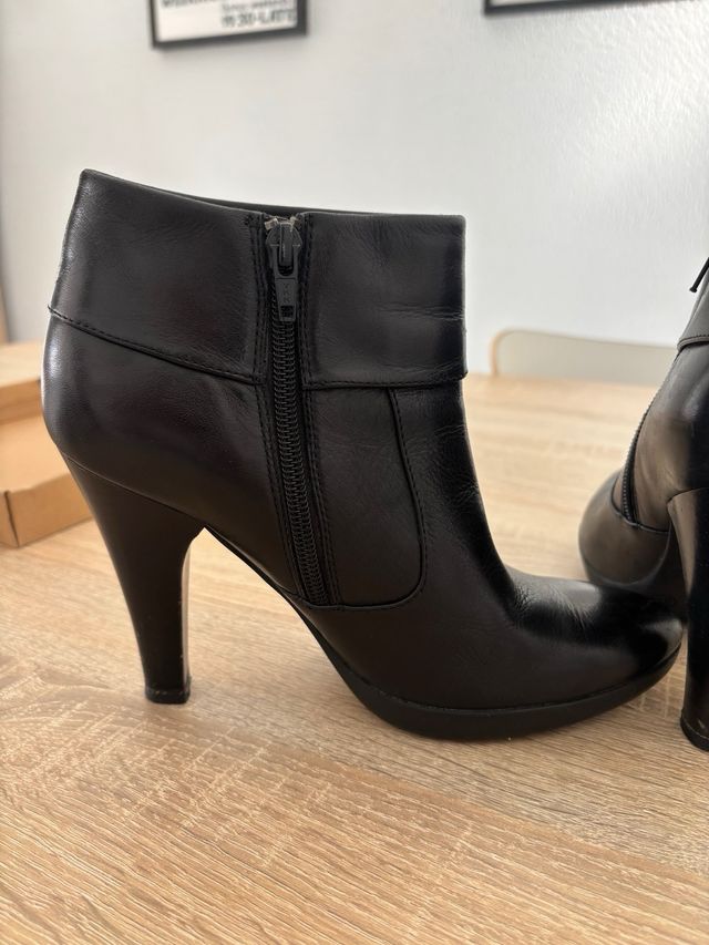 Stivaletti con tacco neri taglia 37