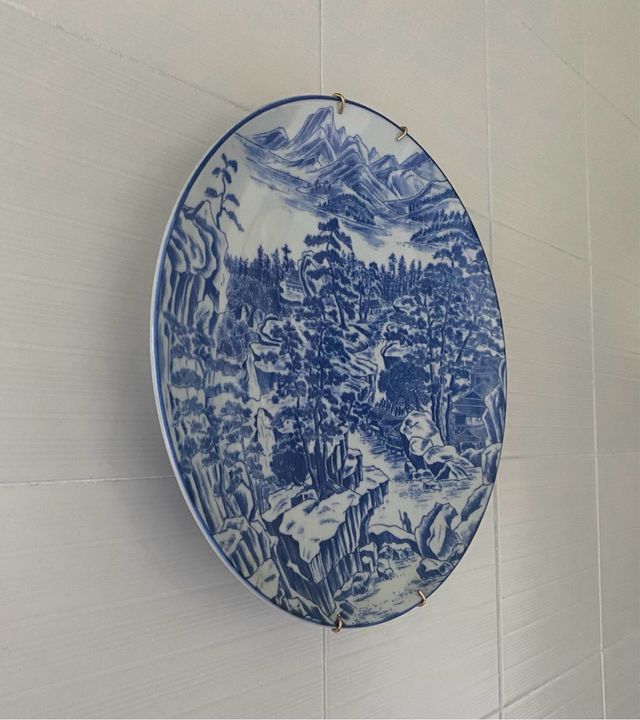 Plato decorativo paisaje azul y blanco