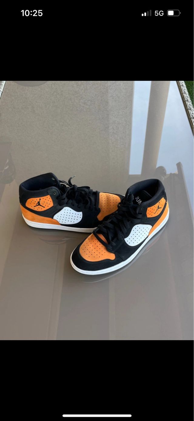 Zapatillas Jordan Negras y Naranjas